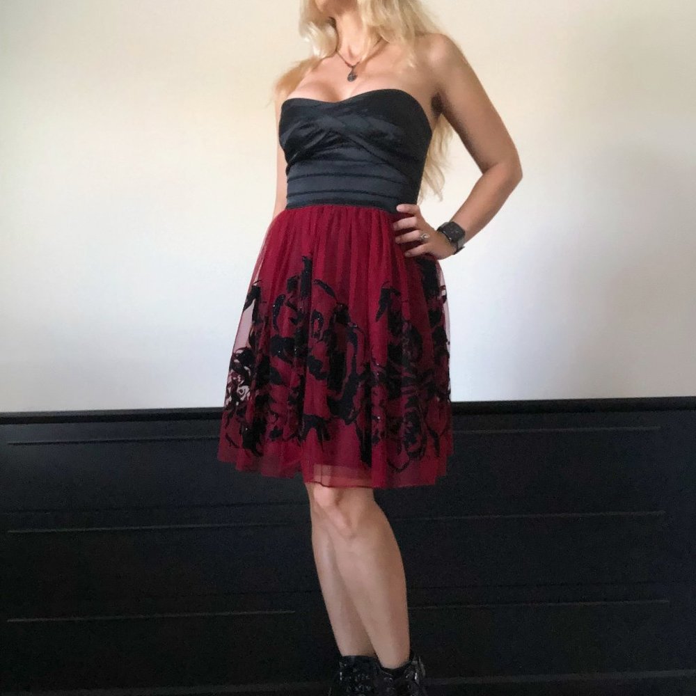 Price Drop!! Strapless Black and Dark Red Full Skirt Dress Sz 3